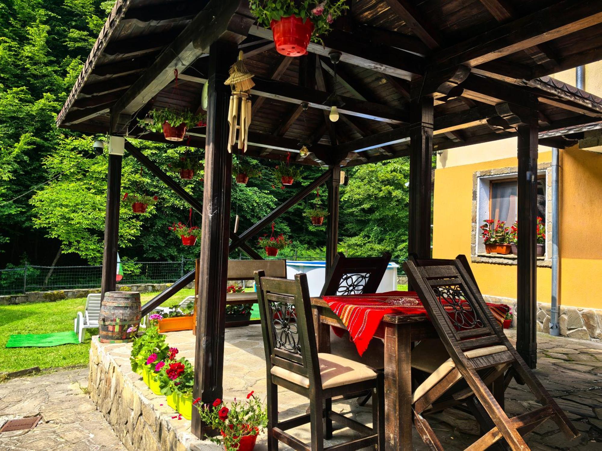 Къща Цвети-1 Трявна Hotell Bangeytsi Exteriör bild