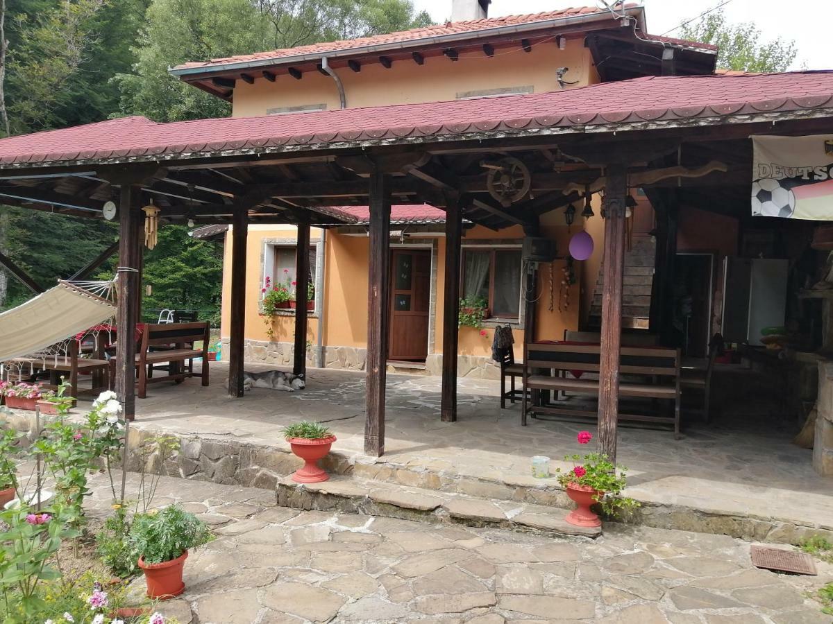 Къща Цвети-1 Трявна Hotell Bangeytsi Exteriör bild
